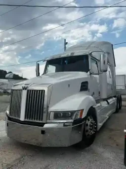 Used 2016 Western Star Sleeper in Dupo Illinois