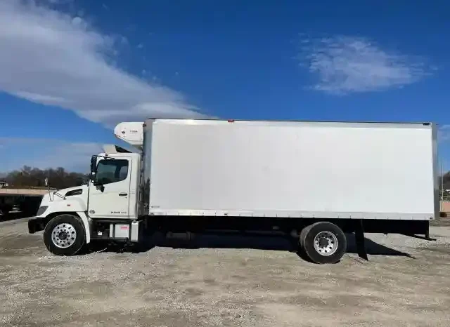 
								Used 2015 Hino 338 Reefer Truck in Dupo Illinois full									