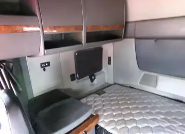 
								Used 2018 International LT Sleeper in Miami Florida full									