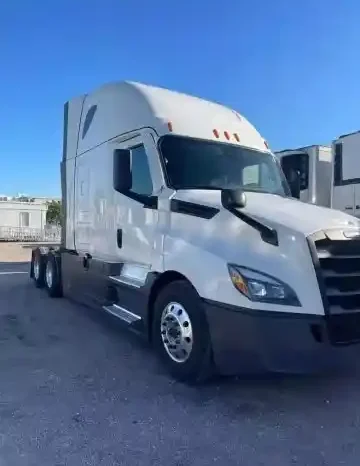 
								Used 2021 Freightliner Cascadia 126 Sleeper in Miami Florida full									