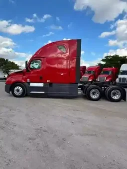 Used 2021 Freightliner Cascadia Sleeper in Miami Florida