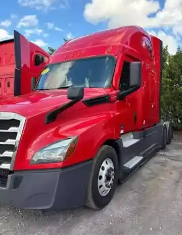 
								Used 2021 Freightliner Cascadia Sleeper in Miami Florida full									