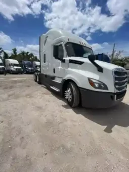 Used 2019 Freightliner Cascadia 126 Sleeper in Miami Florida