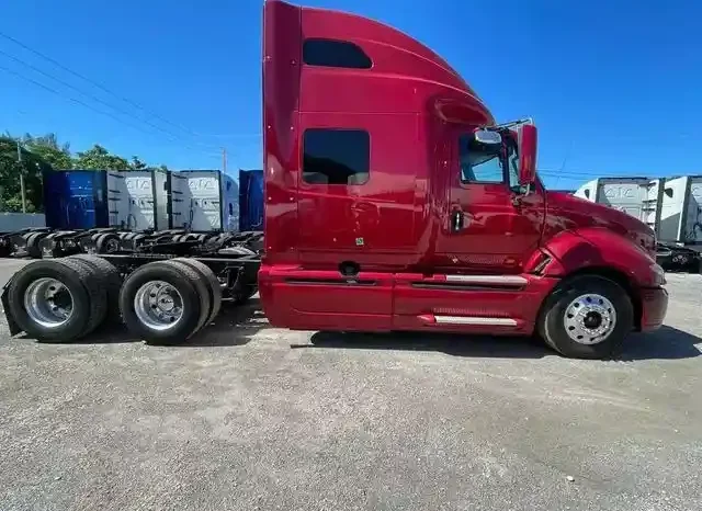 
								Used 2017 International Prostar Sleeper in Miami Florida full									