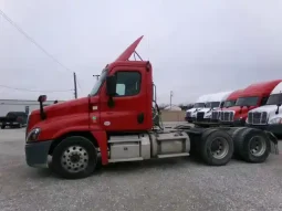 Used 2017 Freightliner Cascadia 125 Day Cab in Dupo Illinois