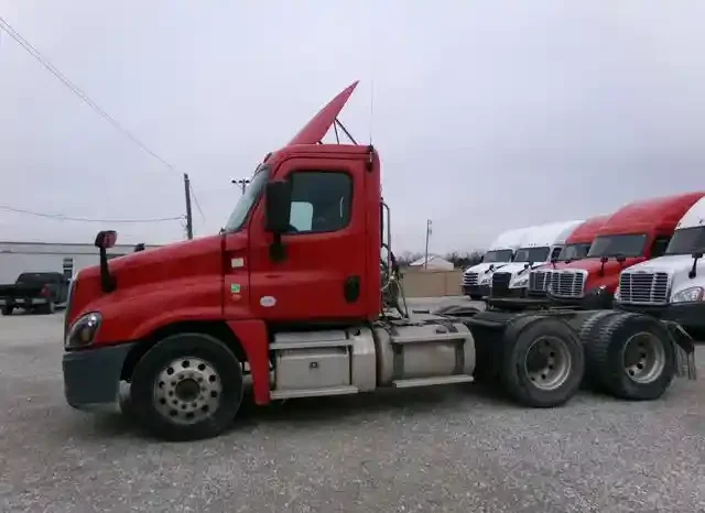 
								Used 2017 Freightliner Cascadia 125 Day Cab in Dupo Illinois full									