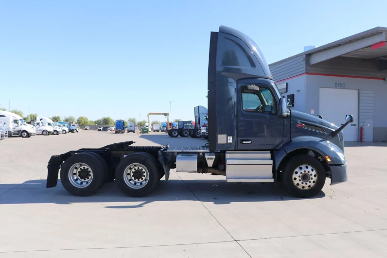 
								Used 2022 Peterbilt 579 Day Cab in Tolleson Arizona full									