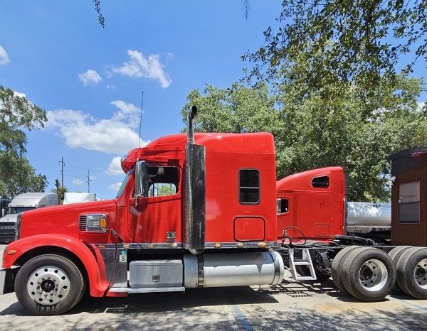 
								Used 2011 Freightliner CORONADO Sleeper in Orlando Florida full									