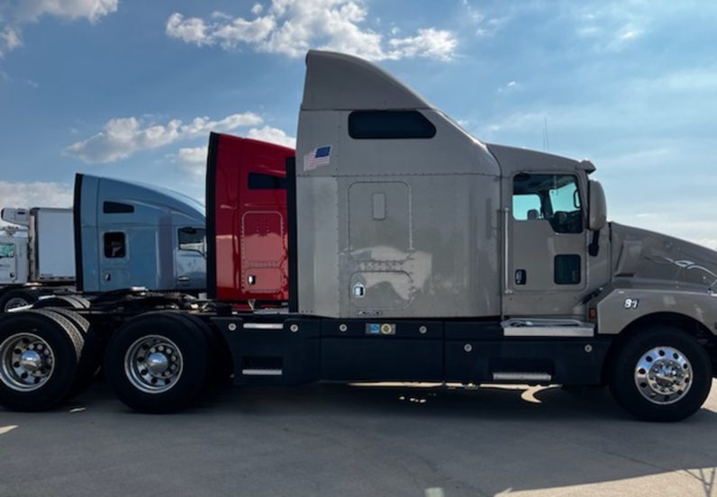 
								Used 2005 Kenworth W900L Sleeper in Chesapeake Virginia full									