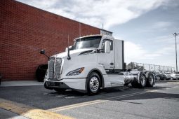 New 2025 Kenworth T680 Day Cab in Fontana California