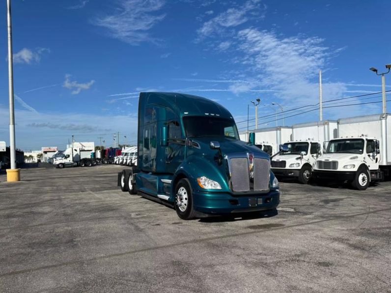 
								Used 2020 Kenworth T600 Sleeper in Miami Florida full									