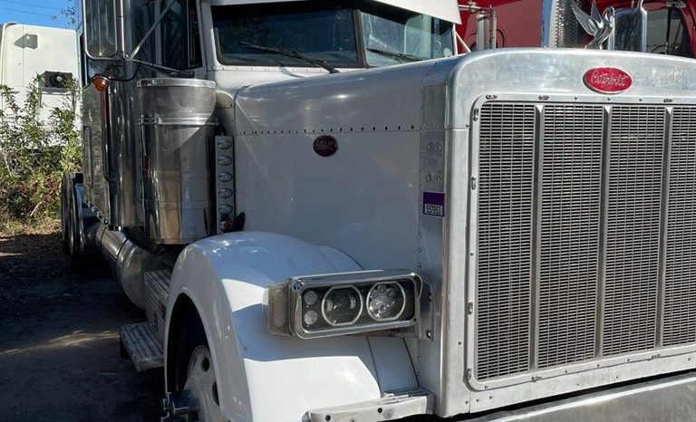
								Used 2005 Peterbilt 379 Sleeper in Orlando Florida full									