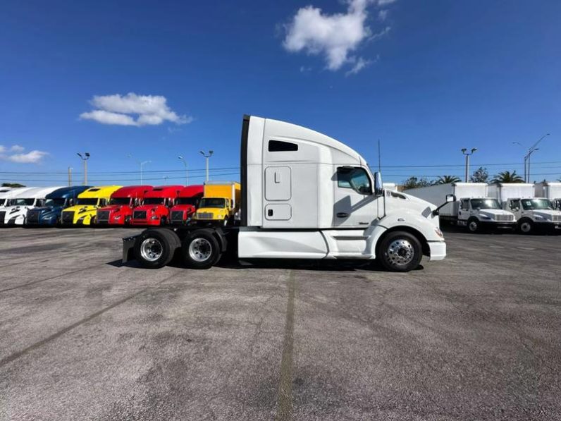 
								Used 2021 Kenworth T600 Sleeper in Miami Florida full									