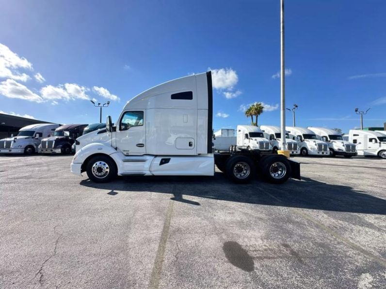 
								Used 2021 Kenworth T600 Sleeper in Miami Florida full									