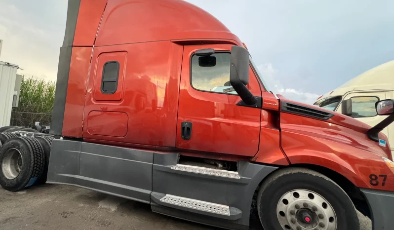 
								Used 2019 Freightliner Cascadia Sleeper in Hialeah Florida full									