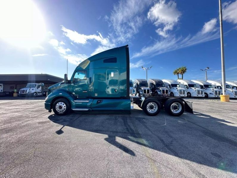 
								Used 2020 Kenworth T600 Sleeper in Miami Florida full									