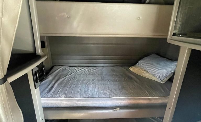 
								Used 2005 Peterbilt 379 Sleeper in Orlando Florida full									