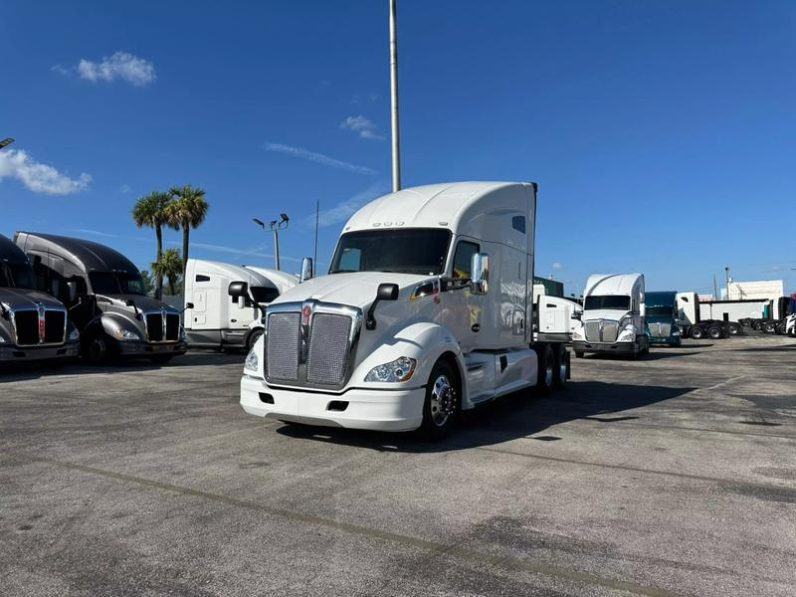 
								Used 2021 Kenworth T600 Sleeper in Miami Florida full									