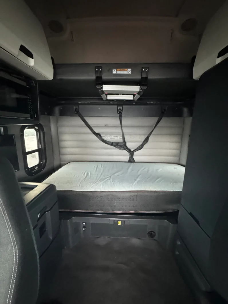 
								Used 2019 Freightliner Cascadia Sleeper in Hialeah Florida full									