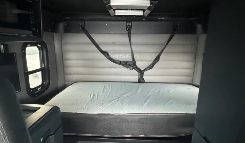 
								Used 2019 Freightliner Cascadia Sleeper in Hialeah Florida full									