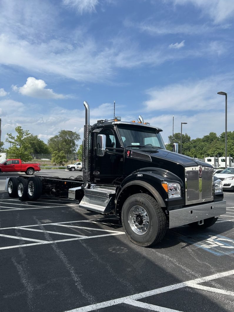 
								New 2025 Kenworth T880 Day Cab in Hagerstown Maryland full									