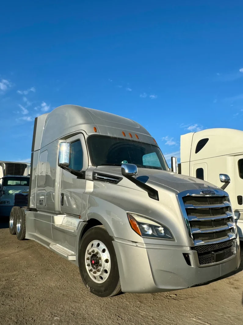 
								Used 2019 Freightliner Cascadia Sleeper in Hialeah Florida full									