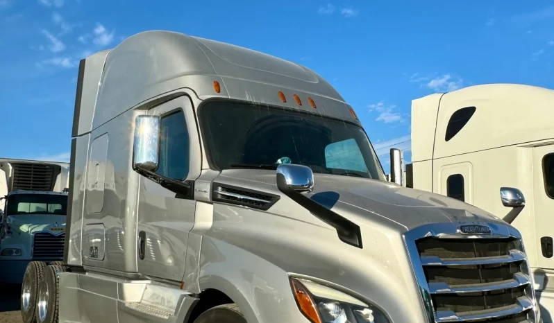 
								Used 2019 Freightliner Cascadia Sleeper in Hialeah Florida full									