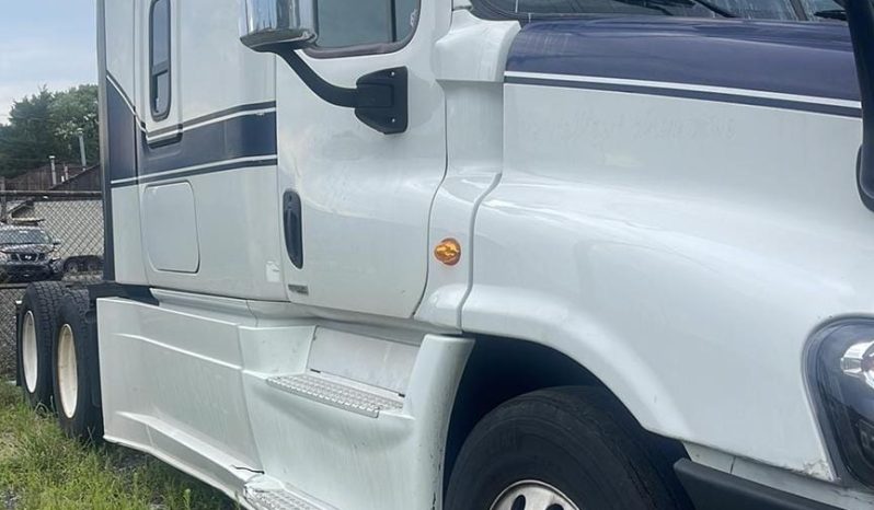 
								Used 2017 Freightliner Cascadia Sleeper in Linden New Jersey full									