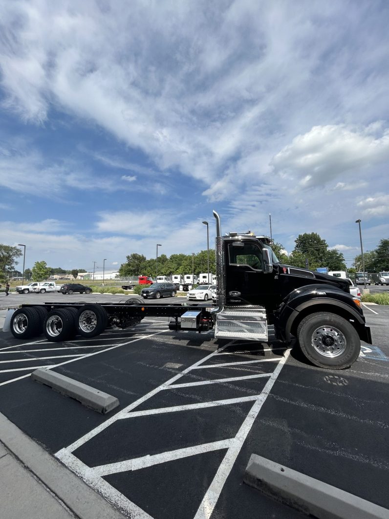 
								New 2025 Kenworth T880 Day Cab in Hagerstown Maryland full									