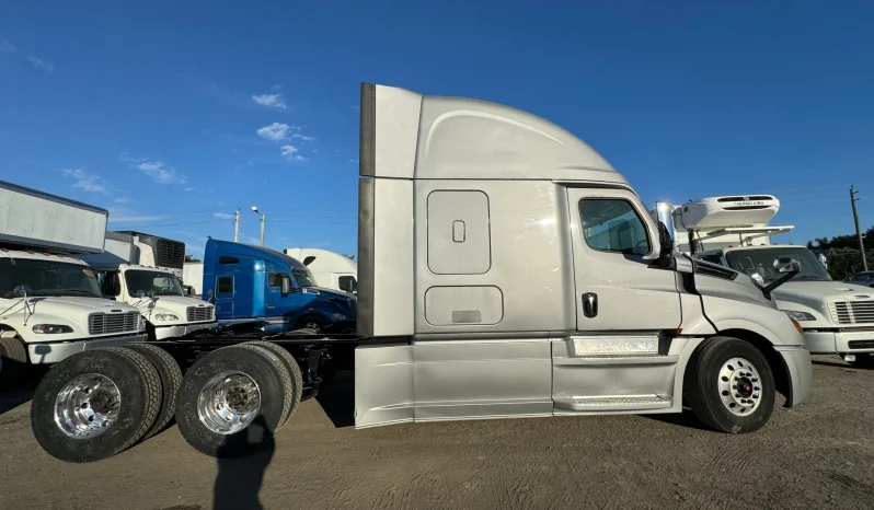 
								Used 2019 Freightliner Cascadia Sleeper in Hialeah Florida full									