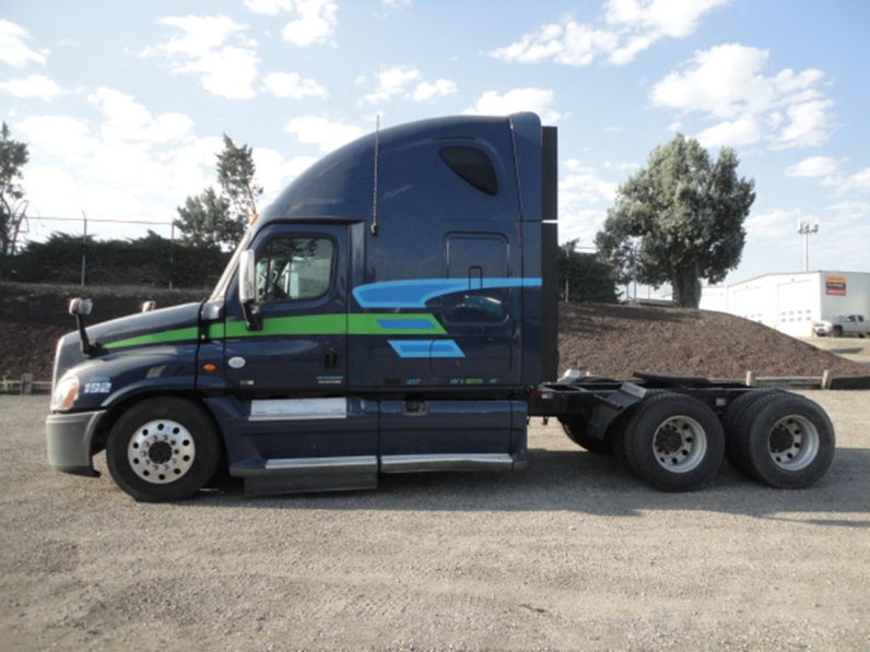 
								Used 2011 Freightliner Cascadia Sleeper in Boise Idaho full									