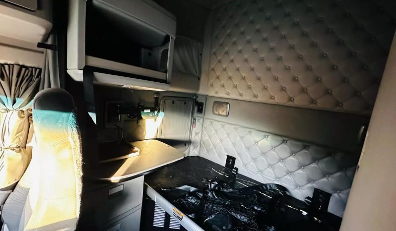 
								Used 2018 Kenworth T600 Sleeper in Linden New Jersey full									