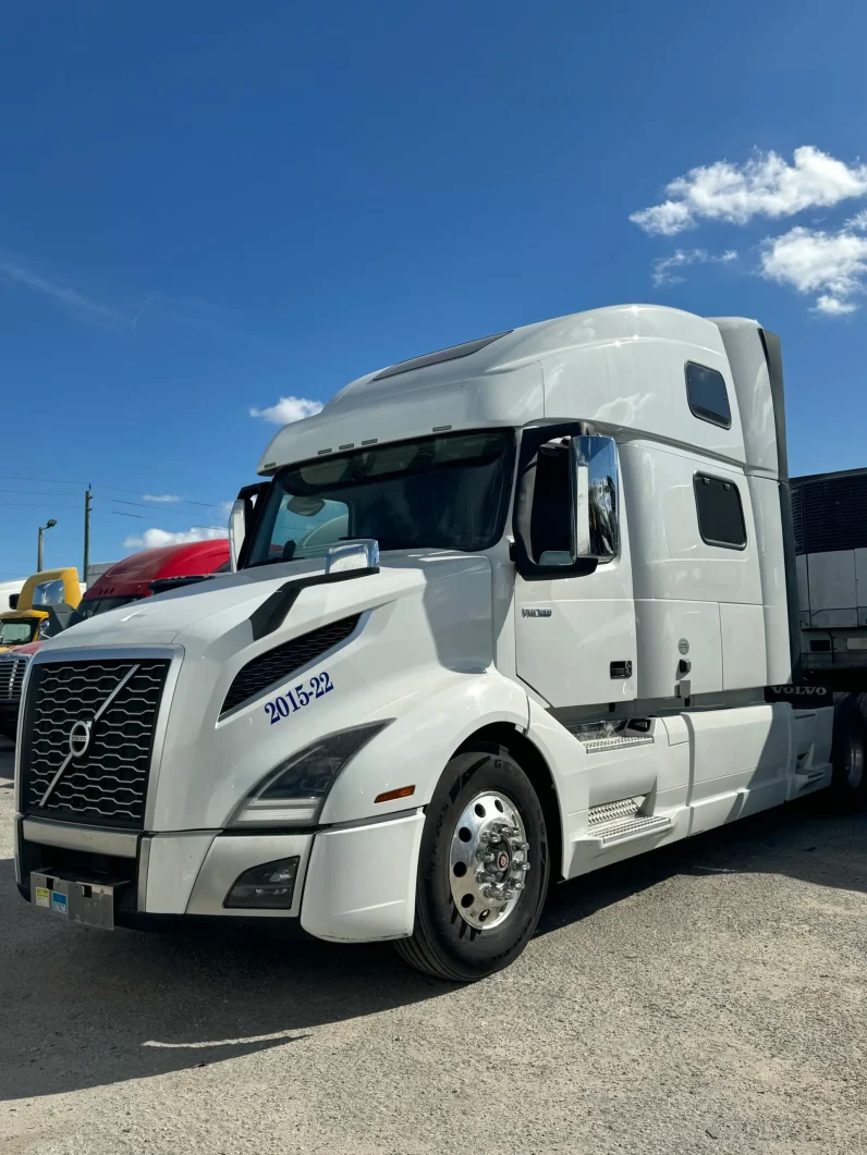 
								Used 2019 Volvo VNL860 Sleeper in Hialeah Florida full									