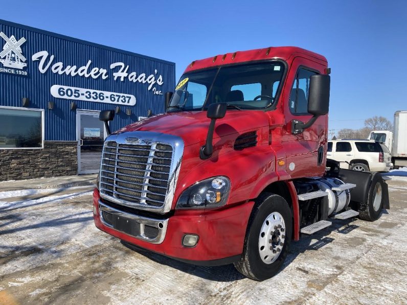
								Used 2017 Freightliner Cascadia Day Cab in Sioux falls South Dakota full									