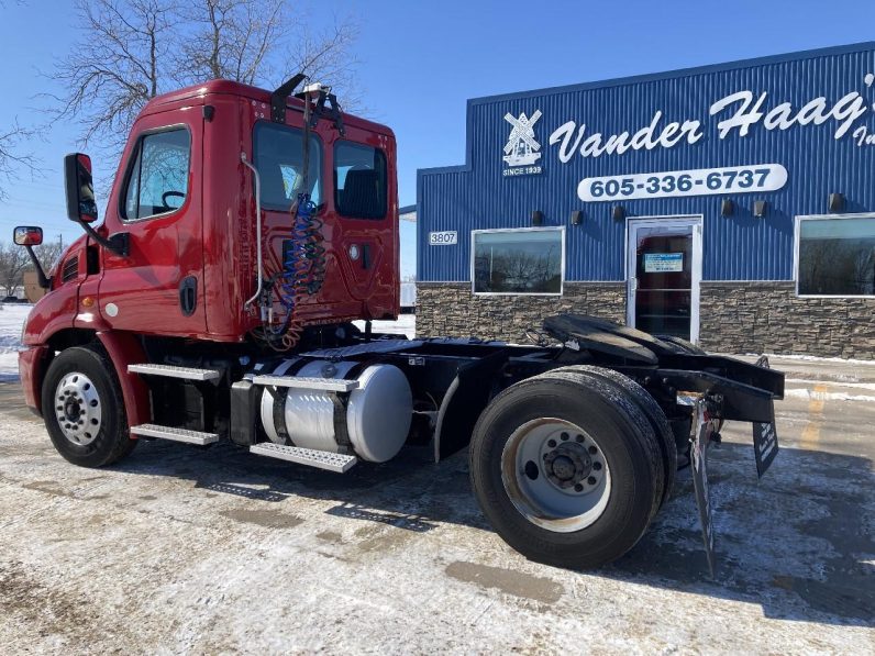 
								Used 2017 Freightliner Cascadia Day Cab in Sioux falls South Dakota full									