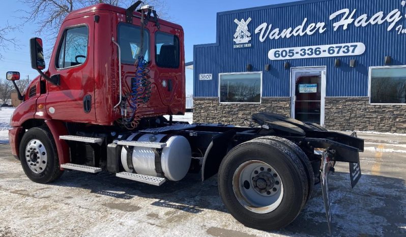 
								Used 2017 Freightliner Cascadia Day Cab in Sioux falls South Dakota full									