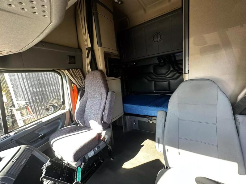 
								Used 2017 Freightliner Cascadia Sleeper in Linden New Jersey full									