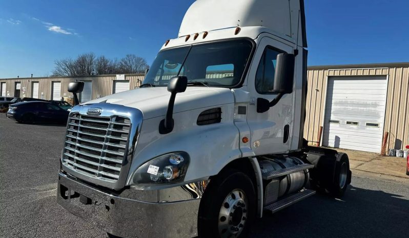 
								Used 2017 Freightliner Cascadia Day Cab in Linden New Jersey full									