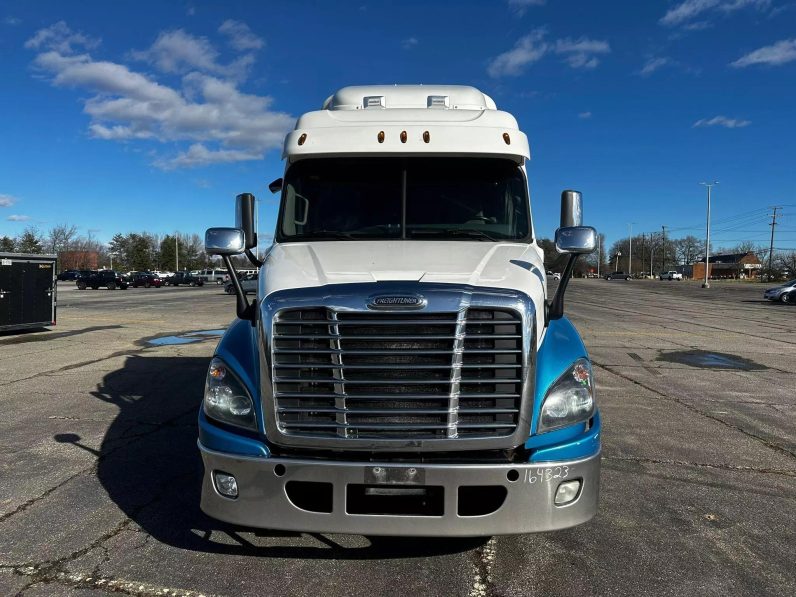 
								Used 2017 Freightliner Cascadia Sleeper in Linden New Jersey full									