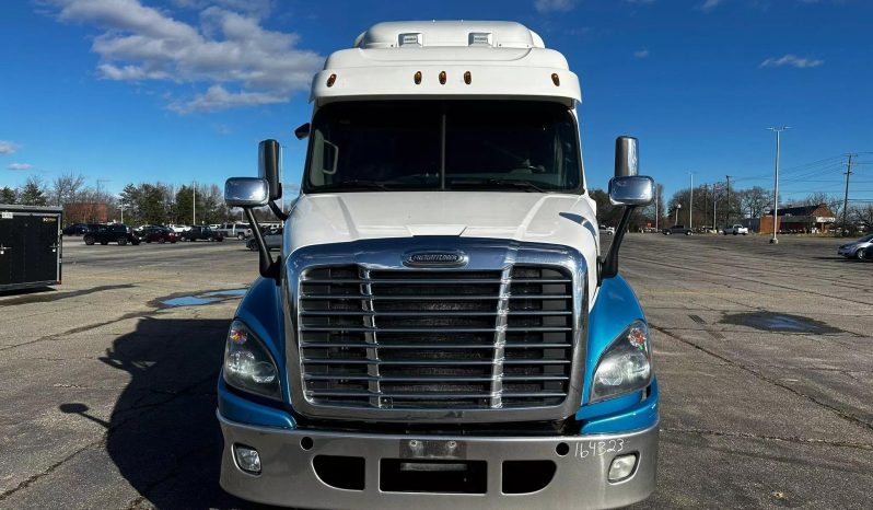 
								Used 2017 Freightliner Cascadia Sleeper in Linden New Jersey full									