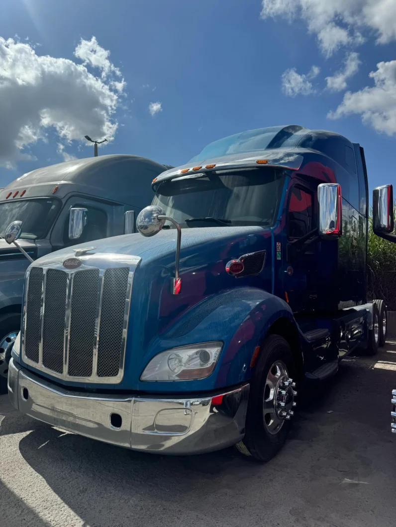 
								Used 2019 Peterbilt 579 Sleeper in Hialeah Florida full									