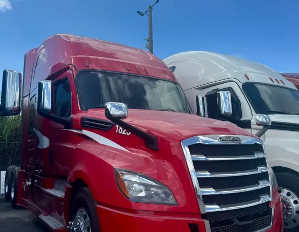 
								Used 2020 Freightliner Cascadia Sleeper in Hialeah Florida full									