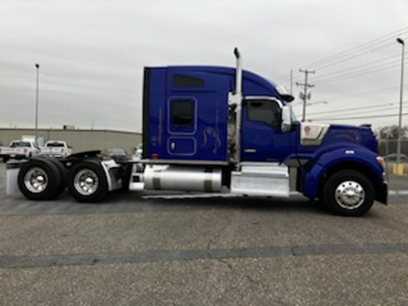 
								Used 2020 Kenworth W990 Sleeper in Harrisonburg Virginia full									