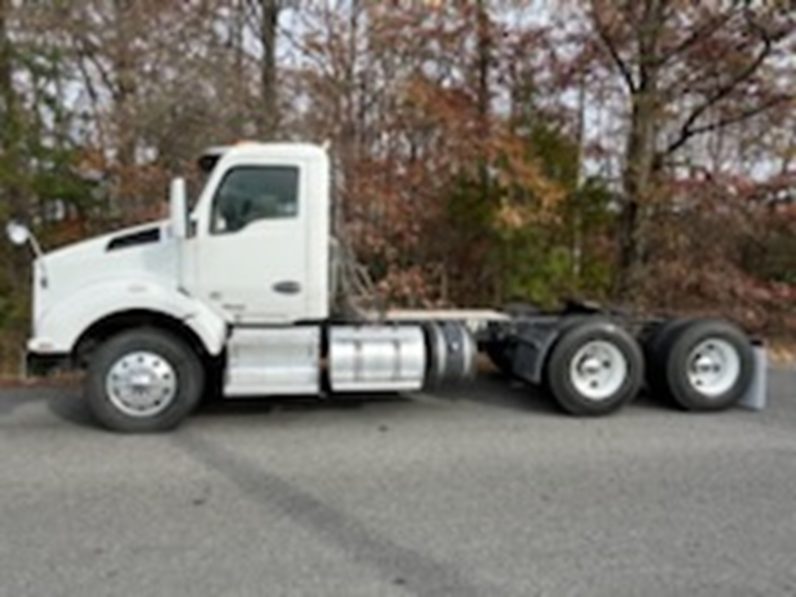 
								Used 2020 Kenworth T800 Day Cab in Richmond Virginia full									