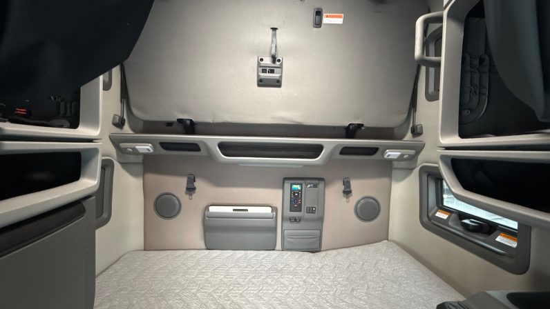 
								Used 2021 Volvo VNL64T760 Sleeper in Elizabeth New Jersey full									