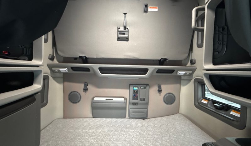 
								Used 2021 Volvo VNL64T760 Sleeper in Elizabeth New Jersey full									