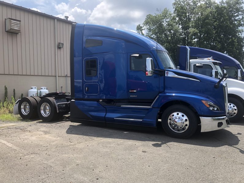 
								New 2024 Kenworth T680 Sleeper in Harrisonburg Virginia full									