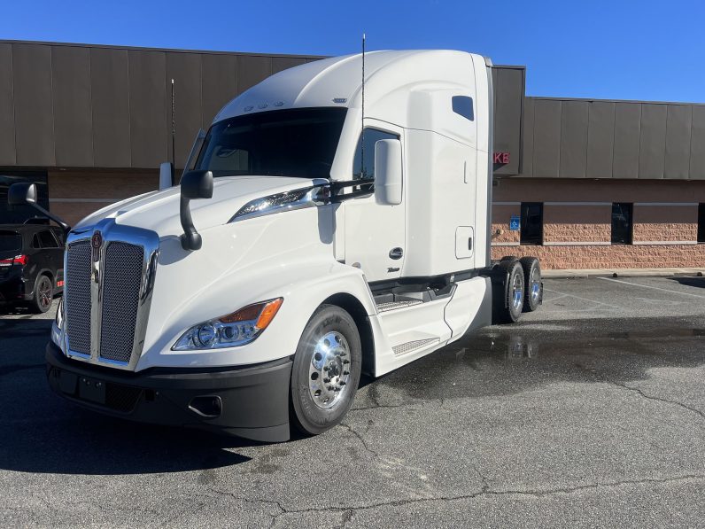 
								New 2024 Kenworth T680 Sleeper in Richmond Virginia full									