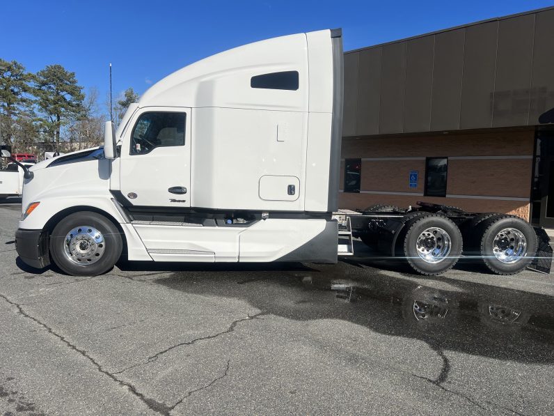 
								New 2024 Kenworth T680 Sleeper in Richmond Virginia full									