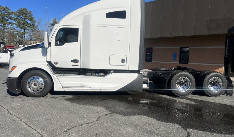 
								New 2024 Kenworth T680 Sleeper in Richmond Virginia full									